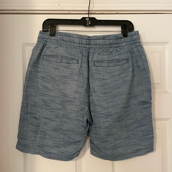 Old Navy Men’s shorts Size Medium Nice Used Condition - Picture 2 of 4